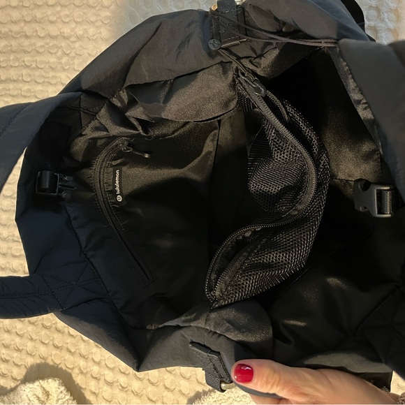 lululemon On My Level Tote Bag 20L
NWOT - Picture 6 of 6